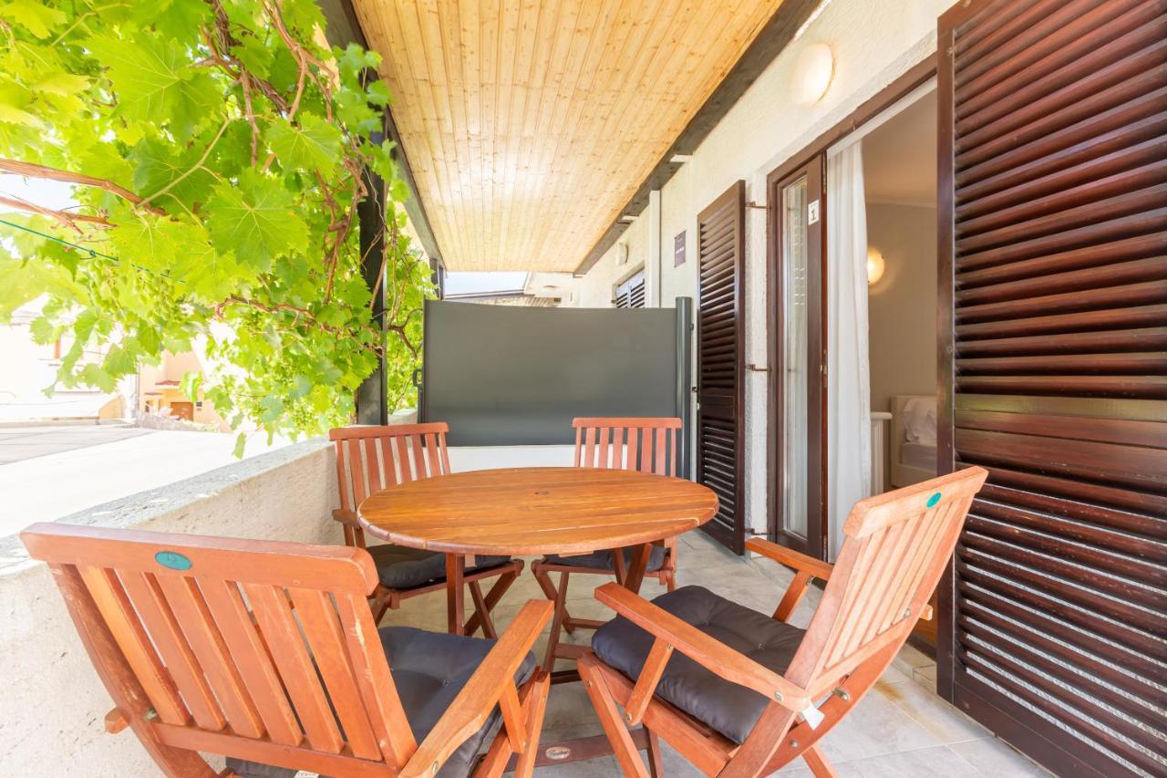 Apartments Vladan With Terrace Baška Dış mekan fotoğraf